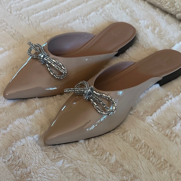 Paolo Women's Beige Patent Mules with Beaded Bow - Picture 4 of 5